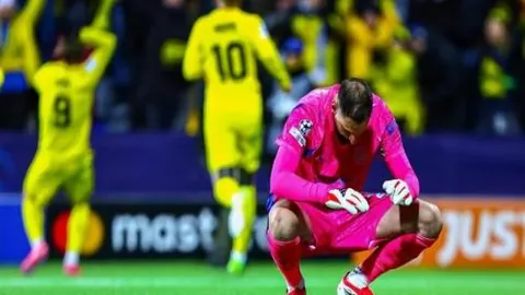 中国队巴黎奥运男子4×100米混合泳接力荣获金牌